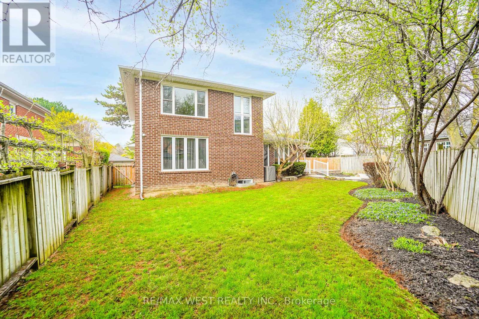 51 Bannatyne Drive, Toronto, Ontario  M2L 2P2 - Photo 18 - C13062828