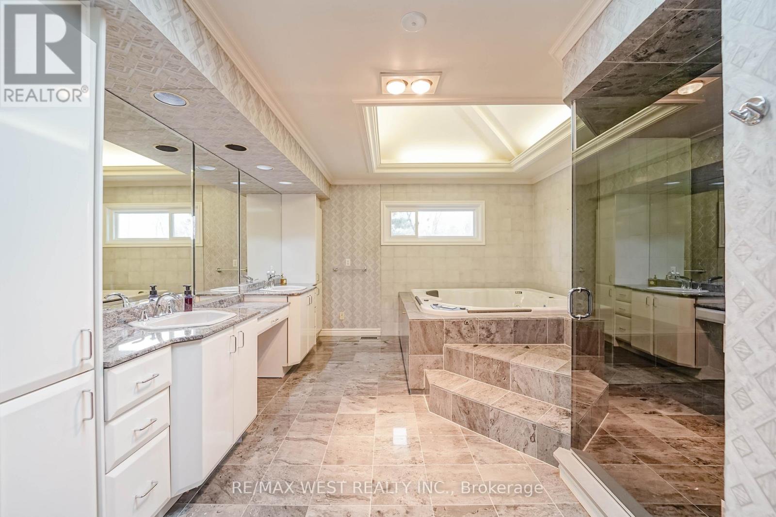 51 Bannatyne Drive, Toronto, Ontario  M2L 2P2 - Photo 8 - C13062828