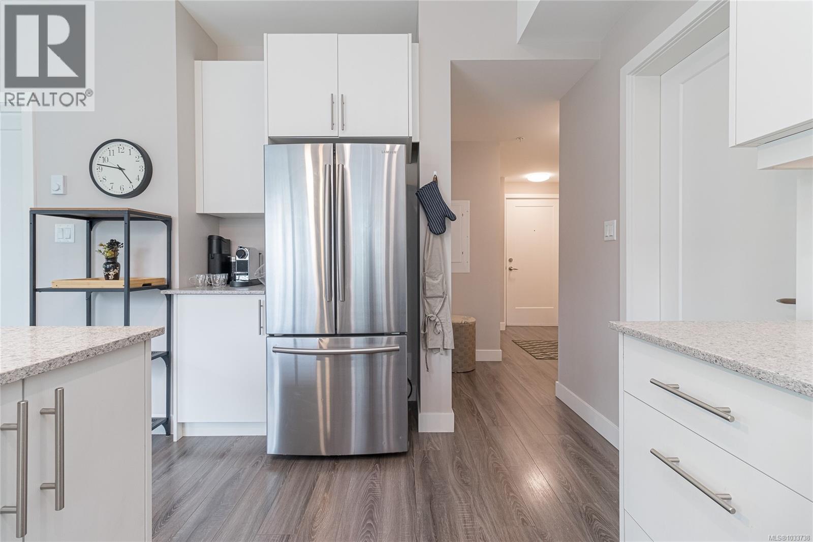 203 1020 Inverness Rd, Saanich, British Columbia  V8X 2S1 - Photo 5 - 1033738