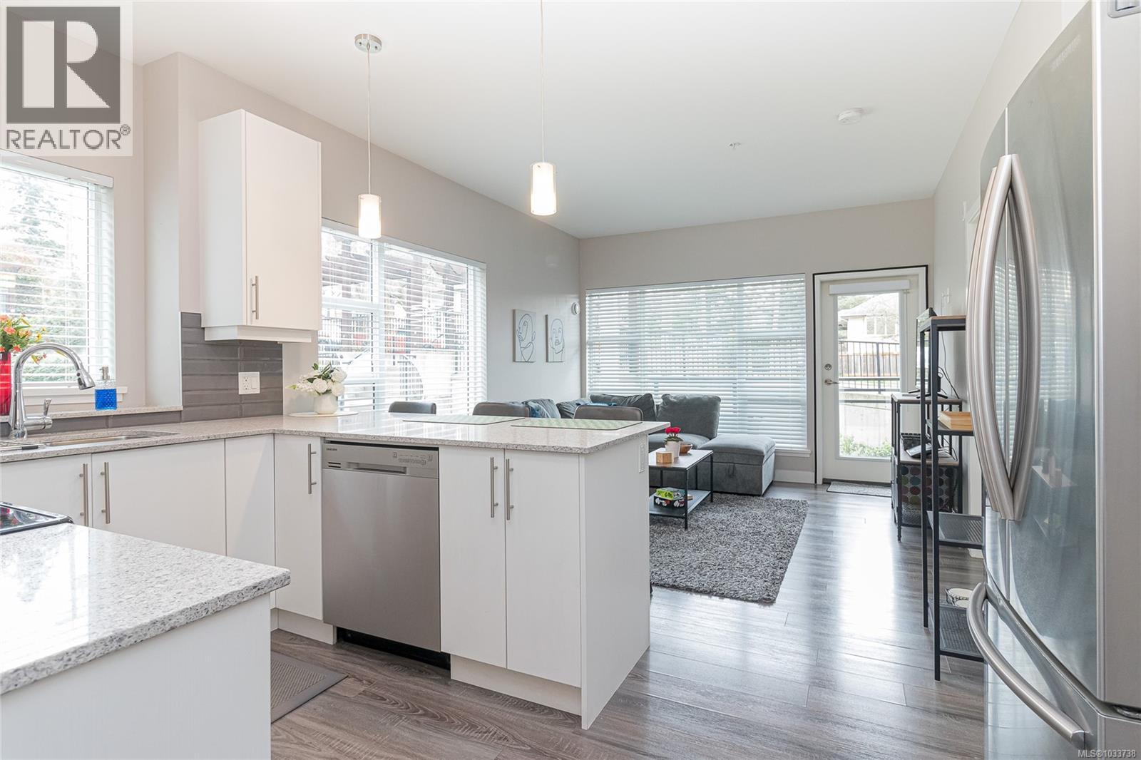 203 1020 Inverness Rd, Saanich, British Columbia  V8X 2S1 - Photo 7 - 1033738