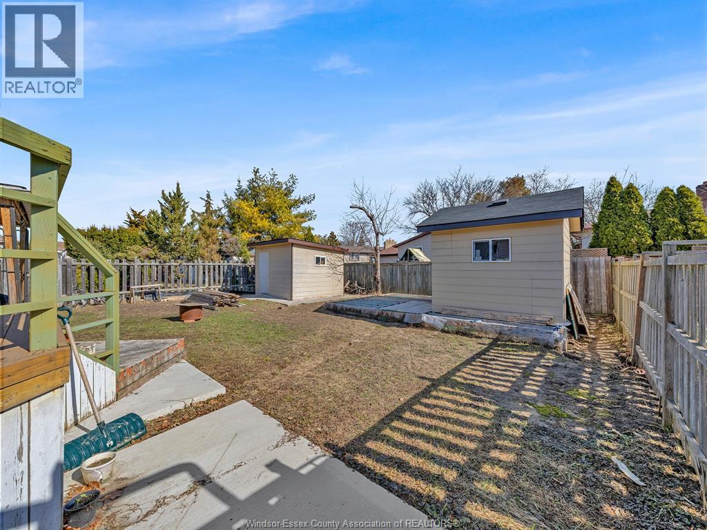 2848 Southridge, Windsor, Ontario  N8W 5N2 - Photo 5 - 26009672