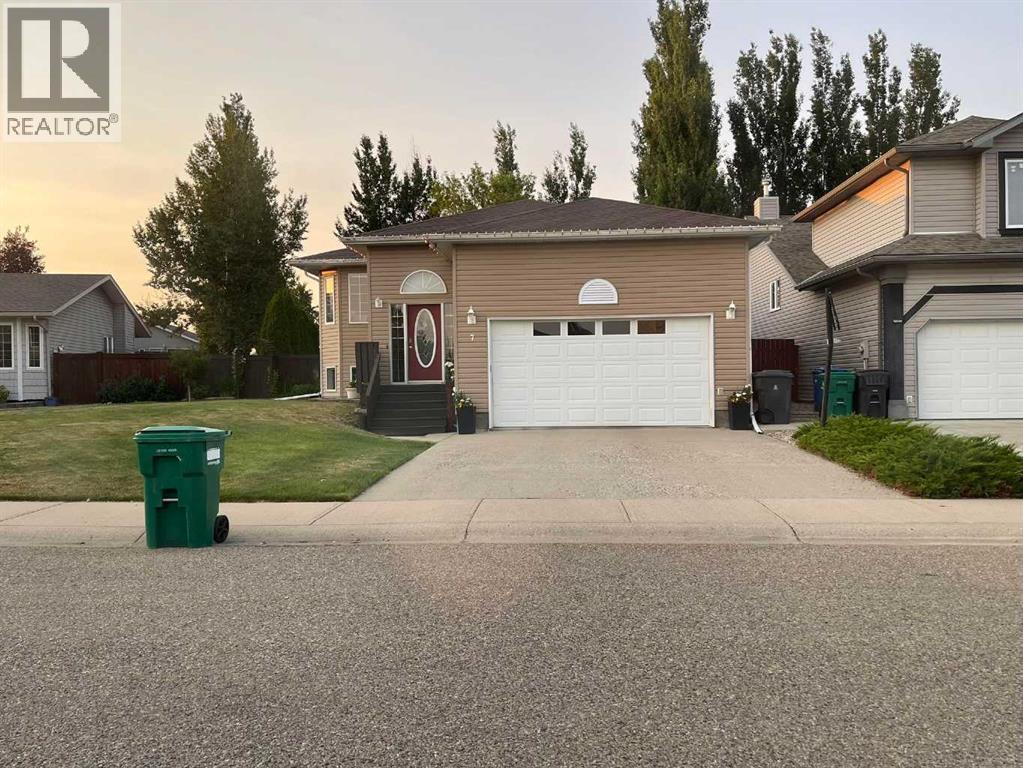 7 Mt Alderson Place W, Lethbridge, Alberta  T1K 6N7 - Photo 1 - A2306611