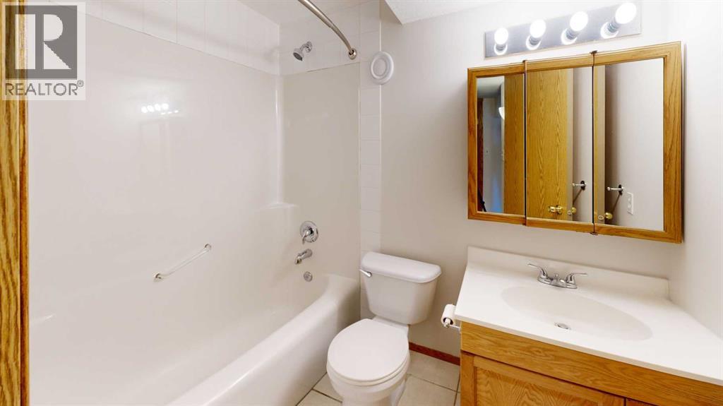 7 Mt Alderson Place W, Lethbridge, Alberta  T1K 6N7 - Photo 3 - A2306611