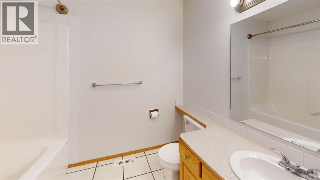 7 Mt Alderson Place W, Lethbridge, Alberta  T1K 6N7 - Photo 4 - A2306611