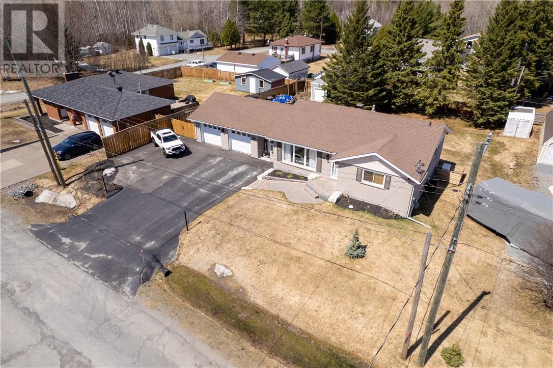 52 Cecil Street, Garson, Ontario  P3L 1M6 - Photo 2 - 2127405