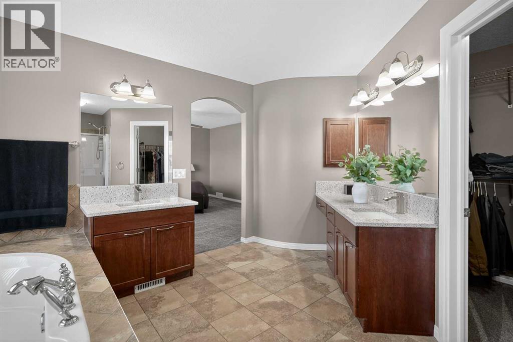 385 Rainbow Falls Way, Chestermere, Alberta  T1X 1S6 - Photo 33 - A2304494