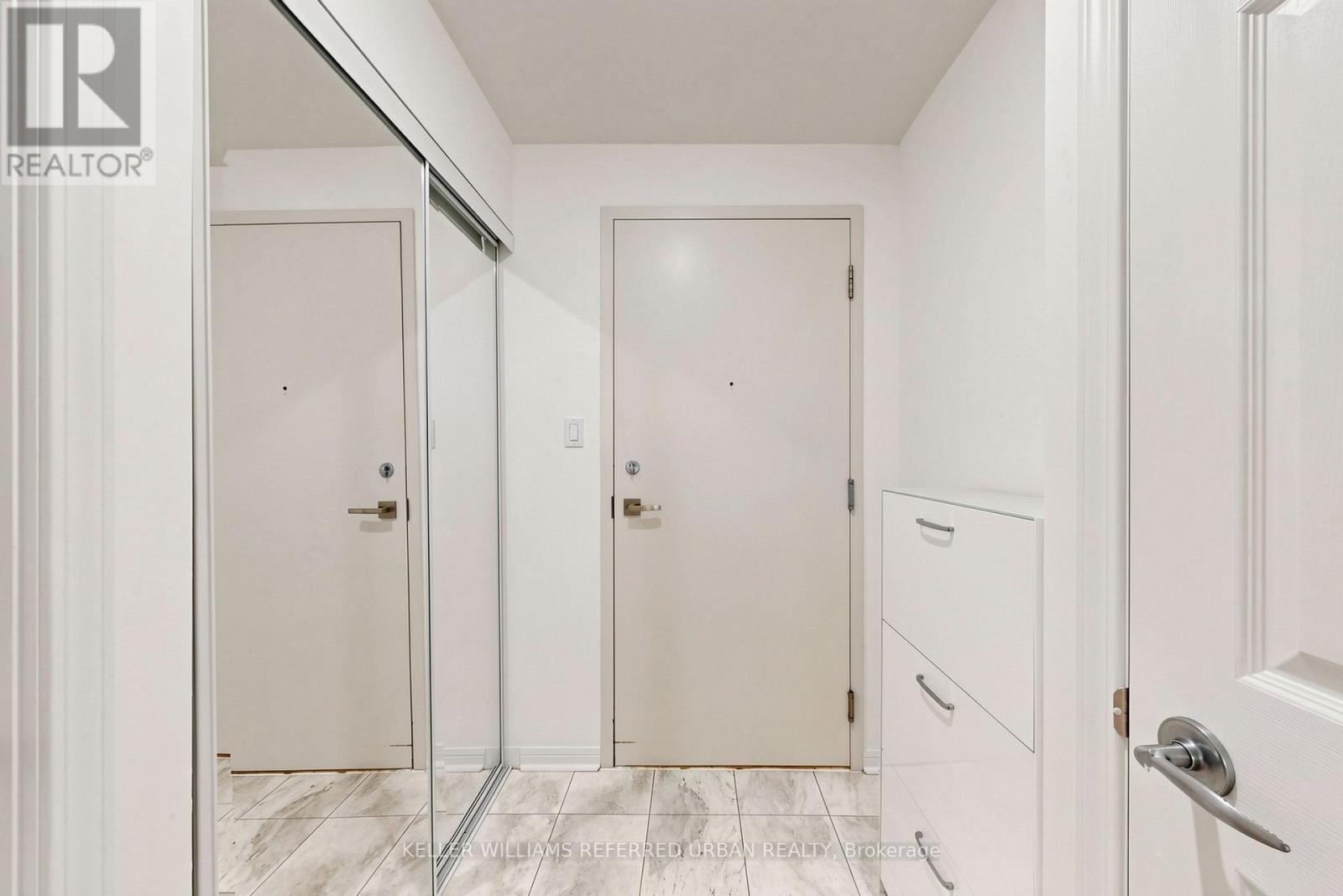 2325 - 230 Queens Quay W, Toronto, Ontario  M5J 2Y7 - Photo 27 - C13057006