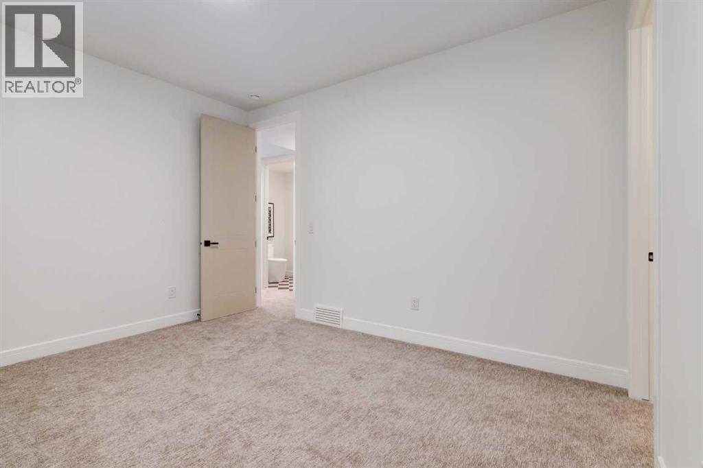 8812 33 Avenue Nw, Calgary, Alberta  T3B 1M5 - Photo 37 - A2299699