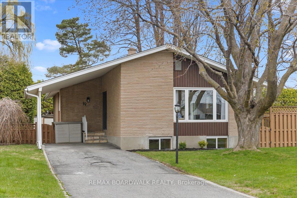 19 SPRING GARDEN AVENUE, Ottawa, Ontario