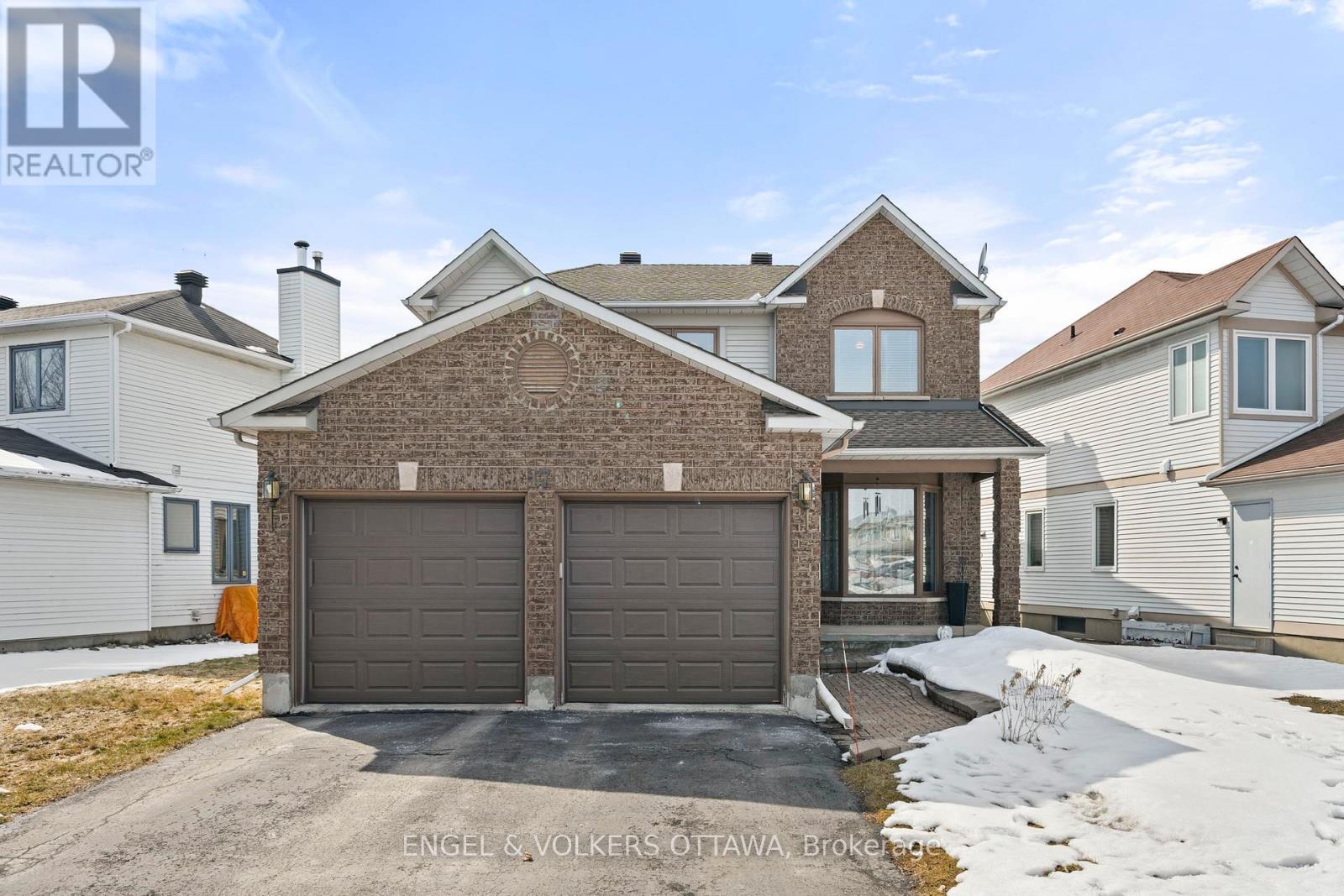 17 HUNTERSWOOD CRESCENT, Ottawa, Ontario