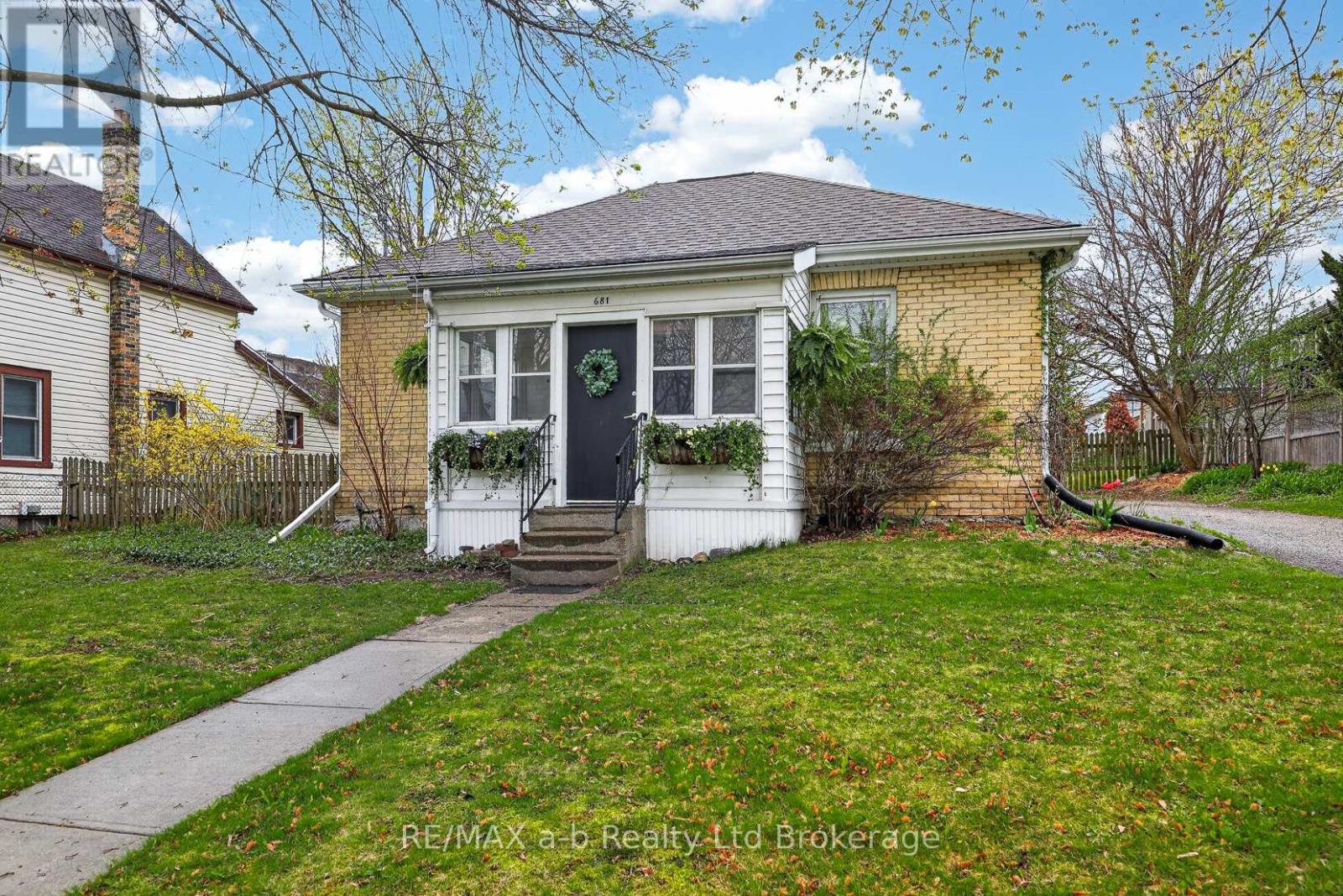 681 George Street, Woodstock, Ontario  N4S 4K2 - Photo 3 - X13063214
