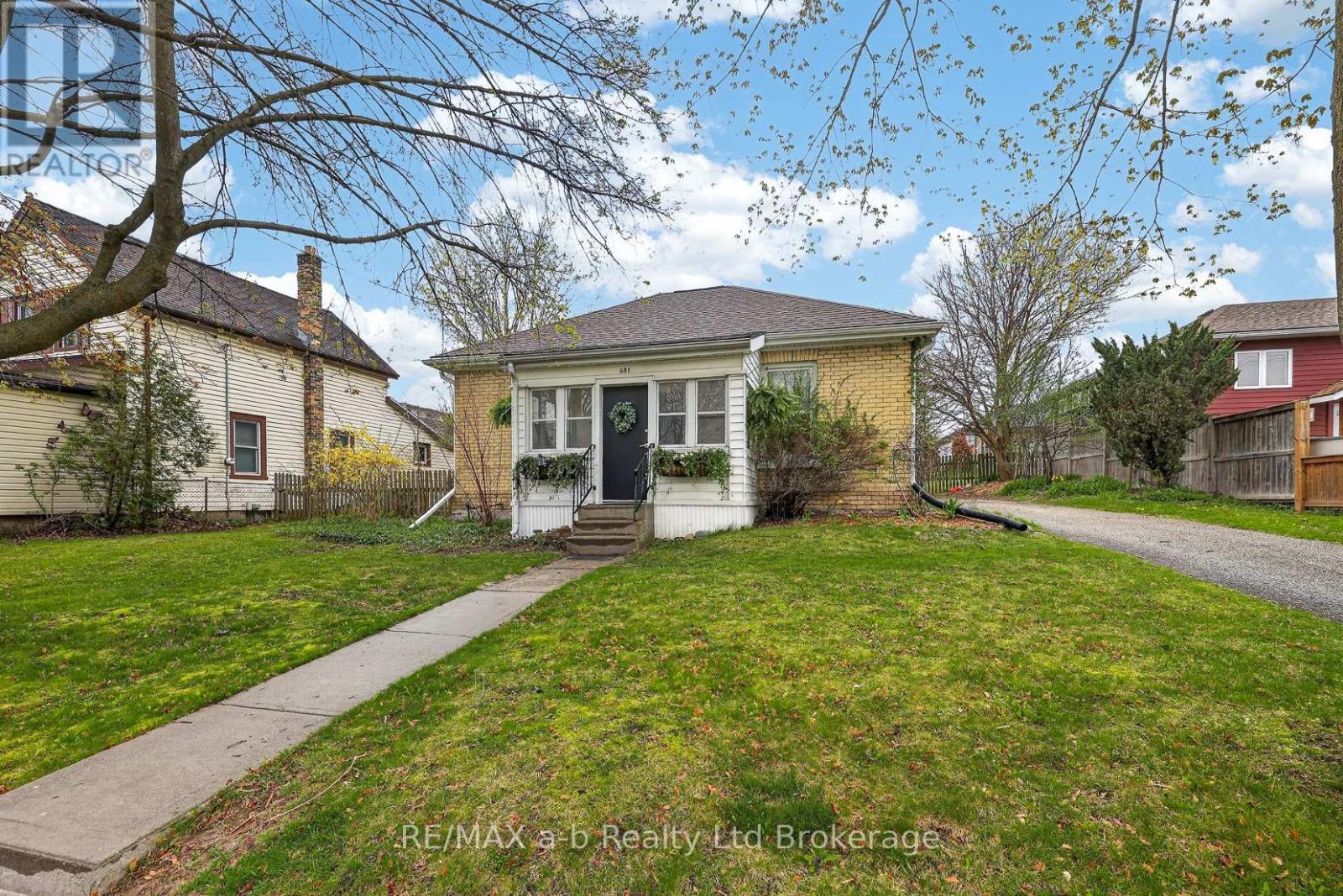 681 George Street, Woodstock, Ontario  N4S 4K2 - Photo 4 - X13063214