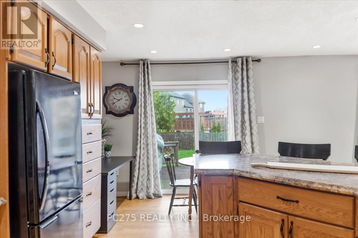 105 Gibson Crescent, Lucan Biddulph, Ontario  N0M 2J0 - Photo 8 - X13014704