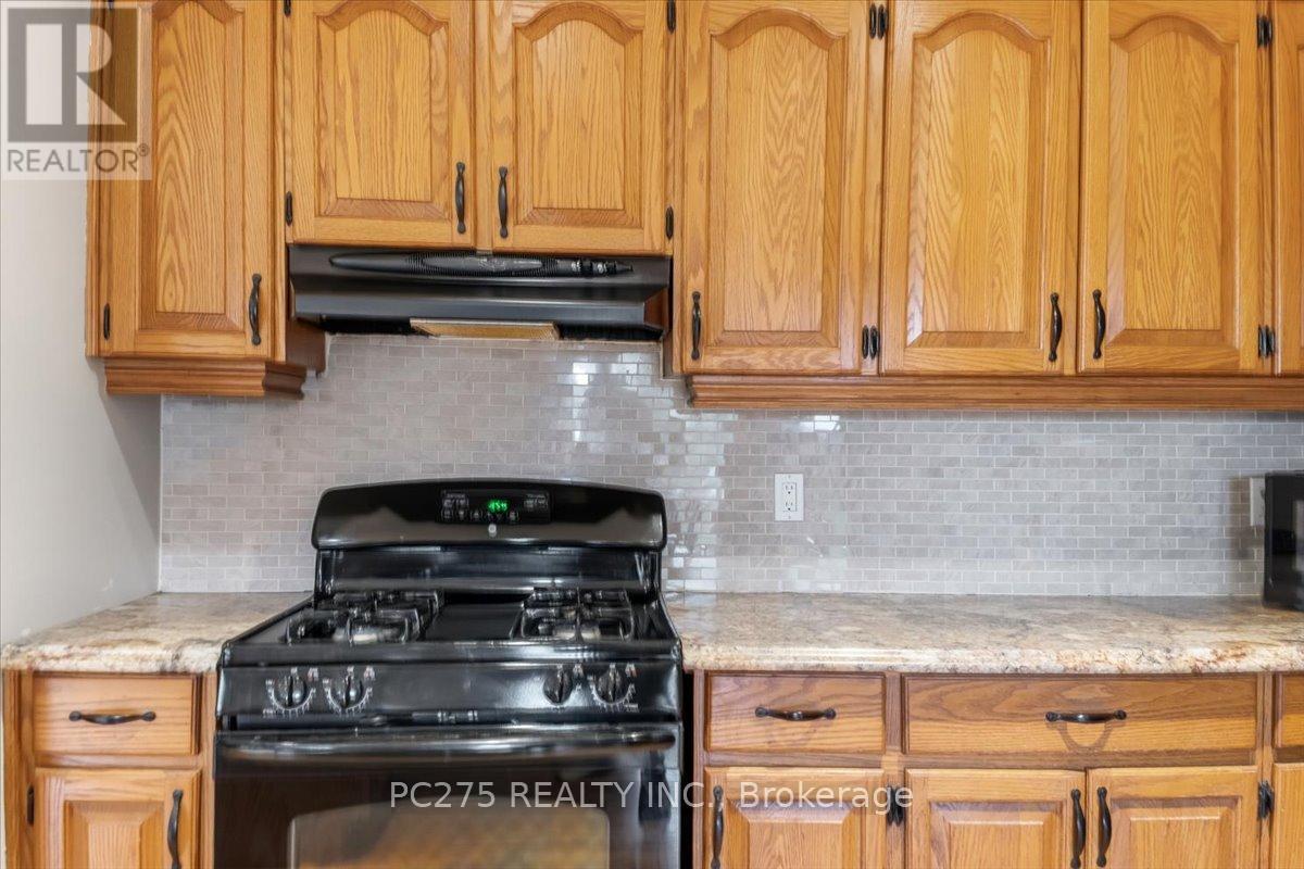 105 Gibson Crescent, Lucan Biddulph, Ontario  N0M 2J0 - Photo 7 - X13014704