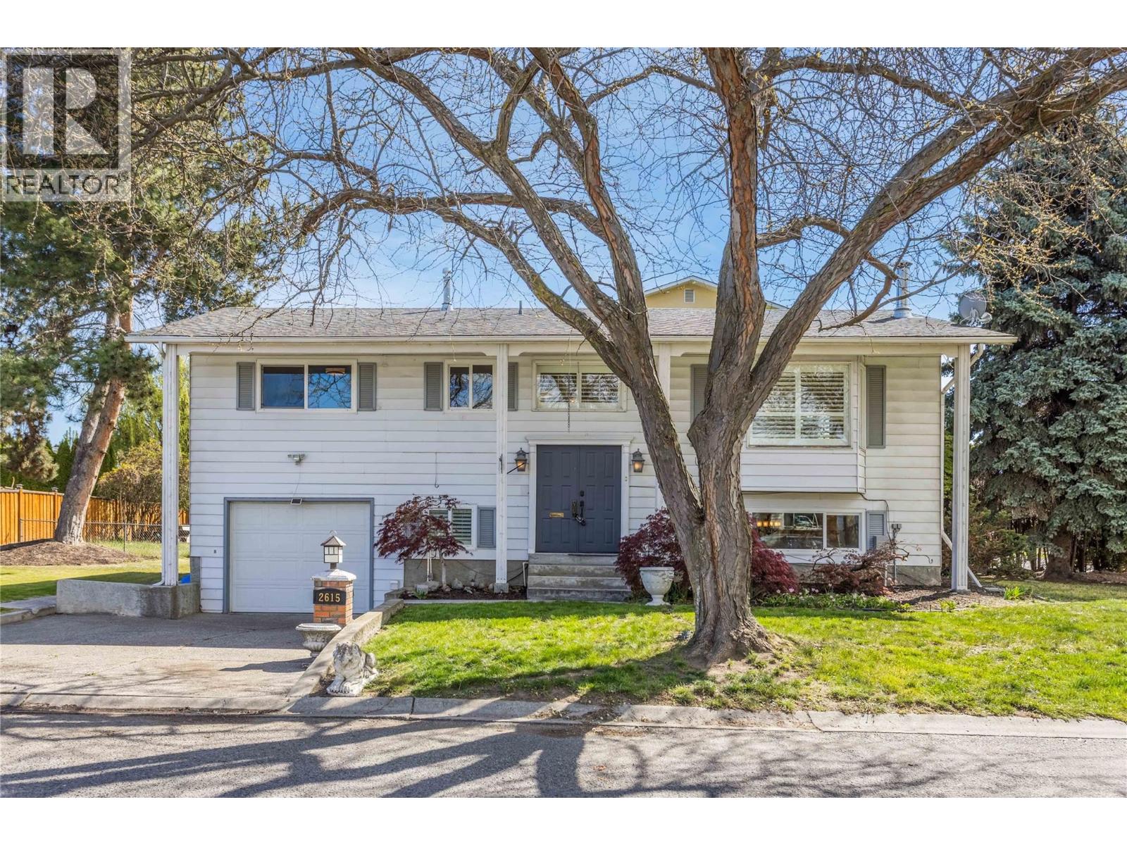2615 GRENFELL Road, Kelowna, British Columbia