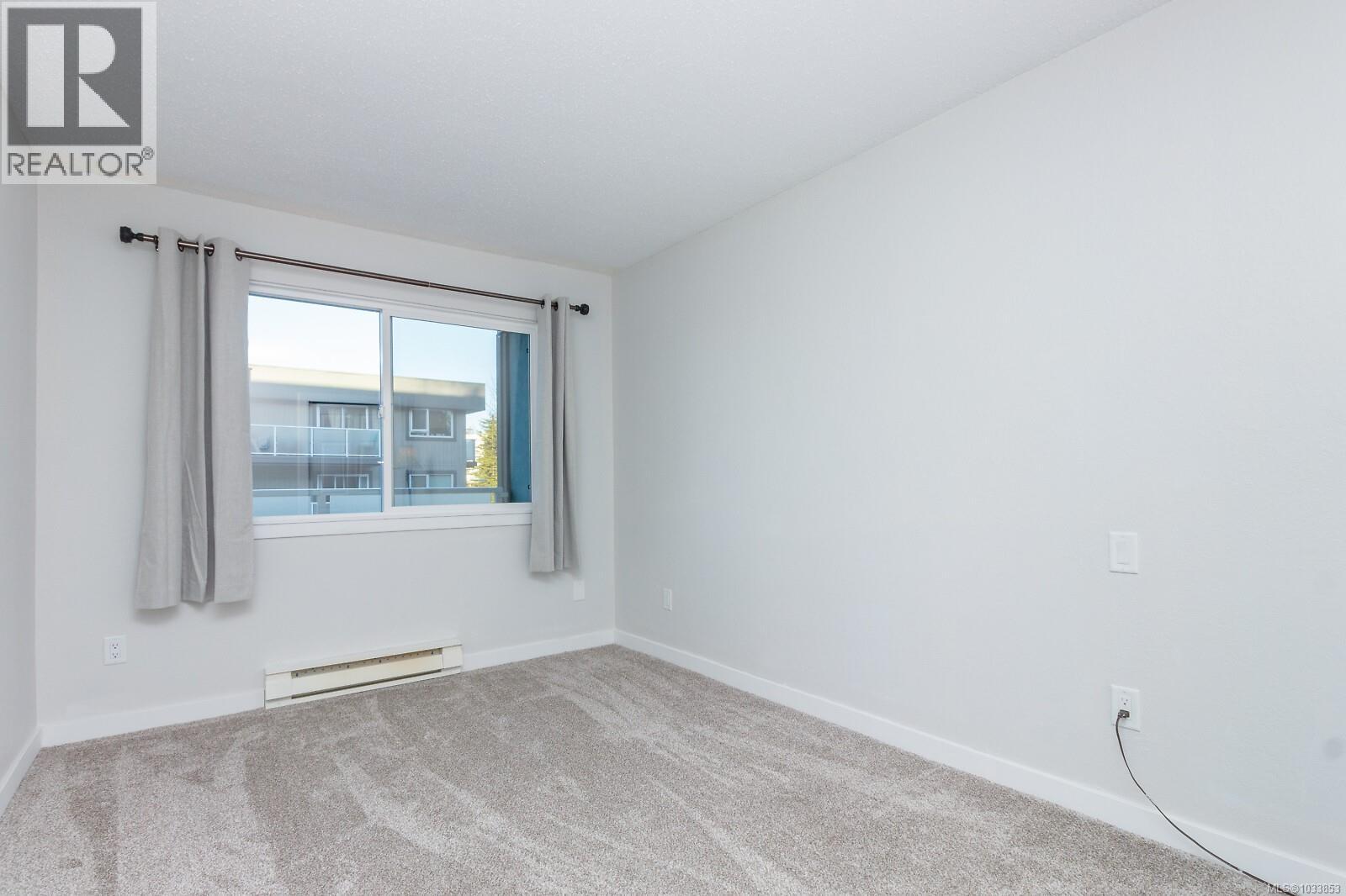 210 3240 Glasgow Ave, Saanich, British Columbia  V8X 1M2 - Photo 12 - 1033853