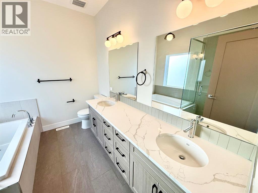 128 Trestle Place, Hinton, Alberta  T7V 0B8 - Photo 11 - A2202875