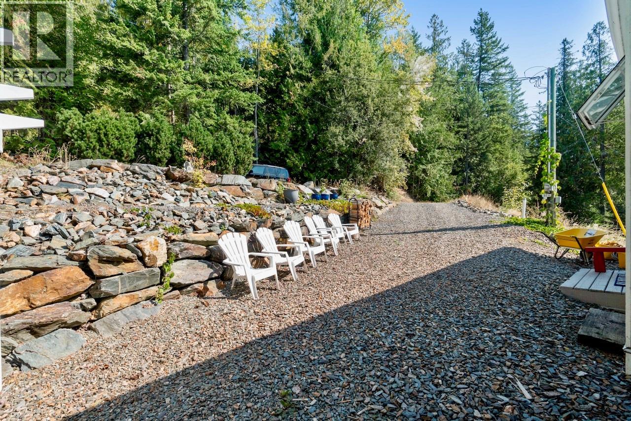 7660 Lichen Road, Anglemont, British Columbia  V0E 1M8 - Photo 59 - 10384254