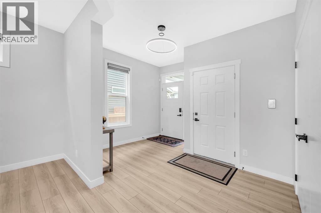 945 Midtown Avenue SW, Airdrie, Alberta  T4B 4V8 - Photo 4 - A2287241