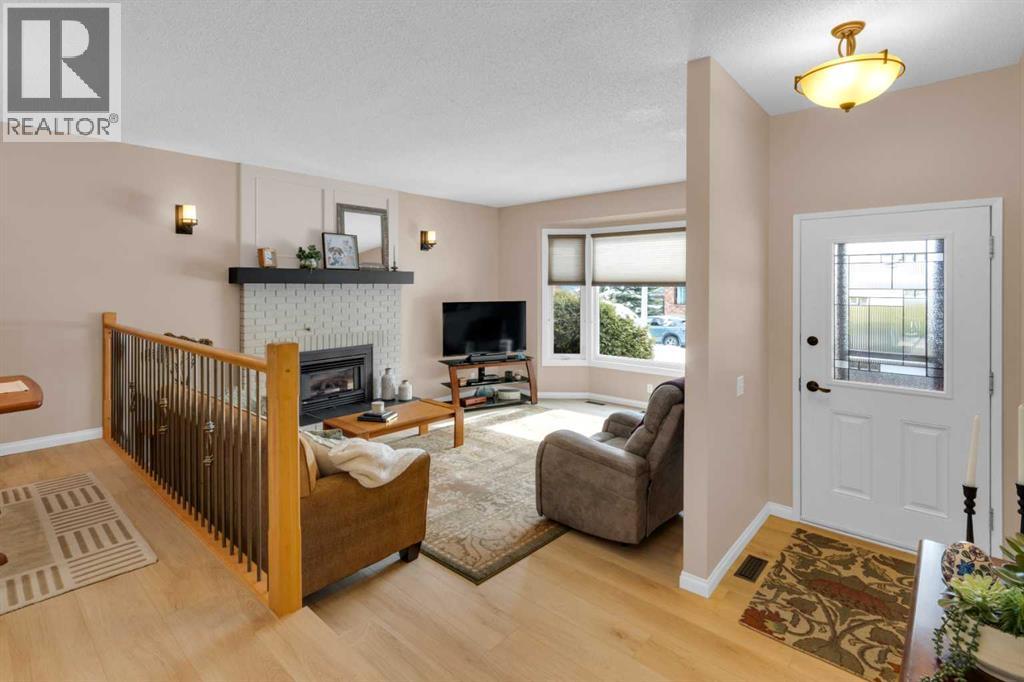 4640 Rundlehill Road NE, Calgary, Alberta  T1Y 2P5 - Photo 3 - A2295016