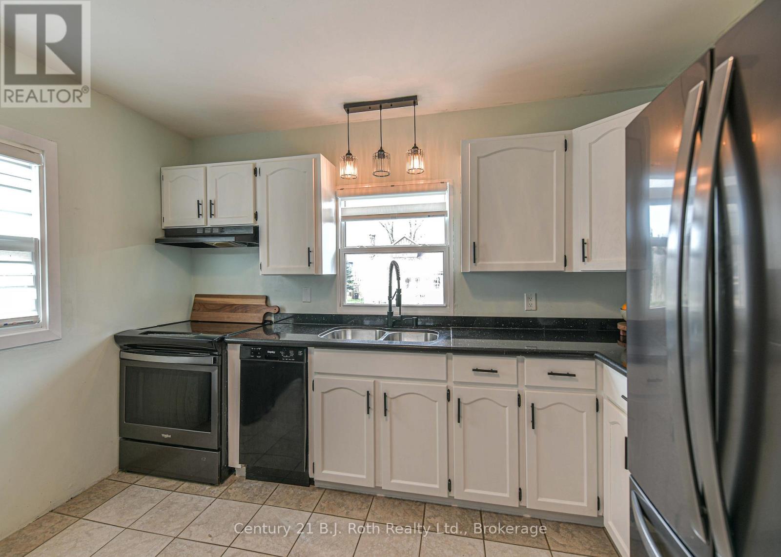 817 Eighth Avenue, Tay (Port Mcnicoll), Ontario  L0K 1R0 - Photo 18 - S13063244