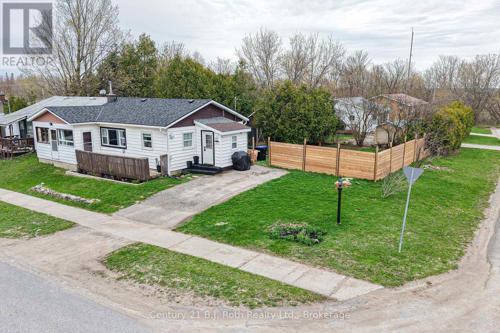 817 Eighth Avenue, Tay (Port Mcnicoll), Ontario  L0K 1R0 - Photo 2 - S13063244