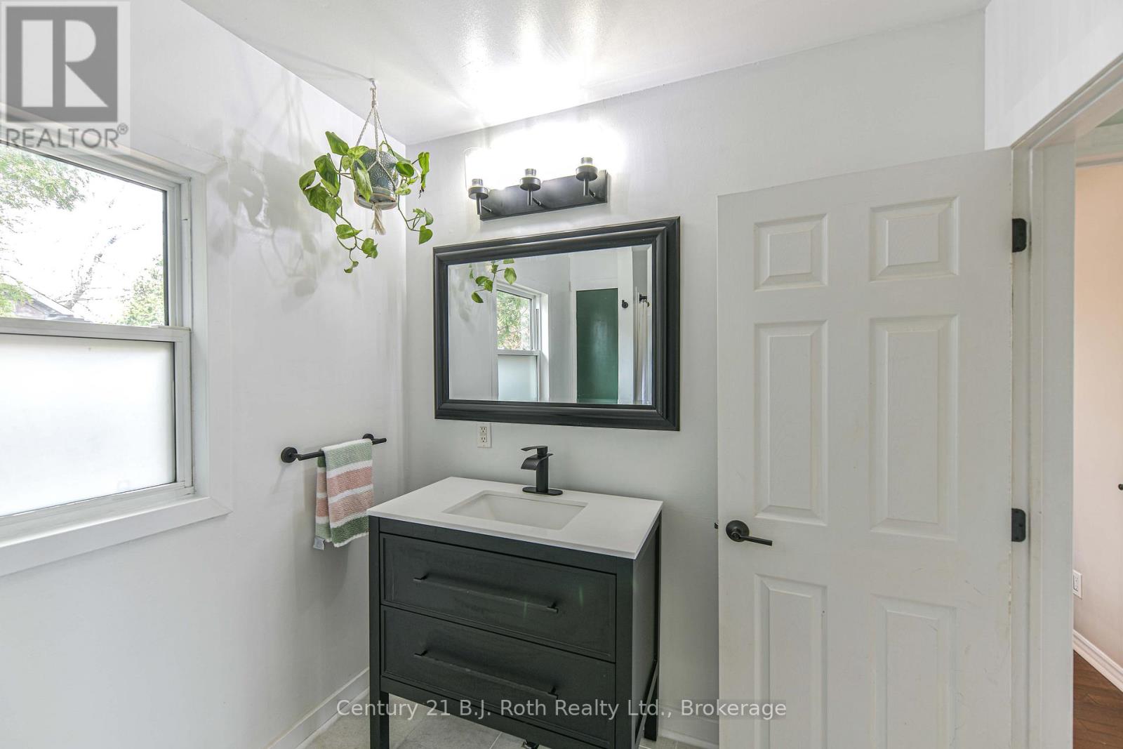 817 Eighth Avenue, Tay (Port Mcnicoll), Ontario  L0K 1R0 - Photo 28 - S13063244