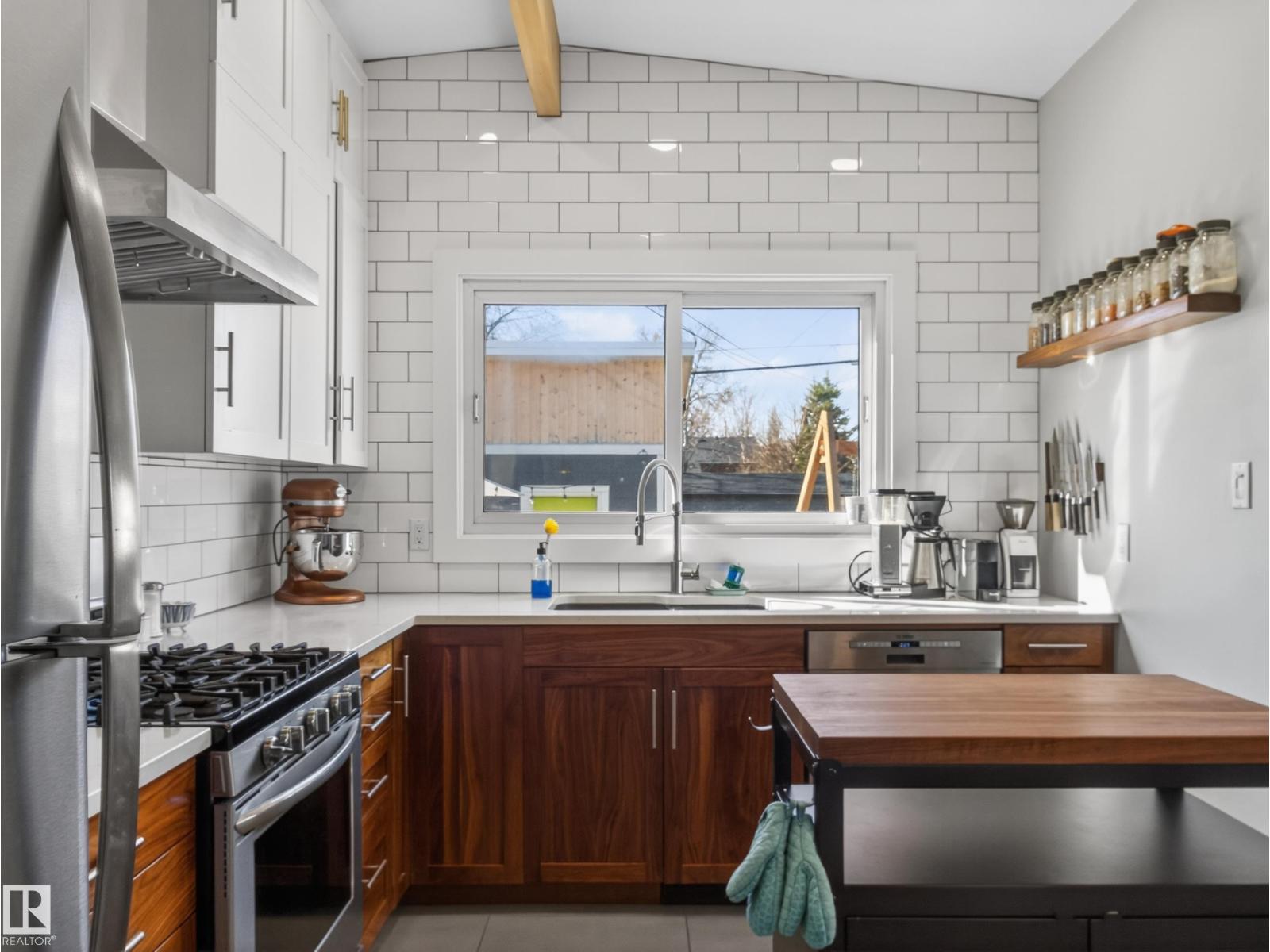 16105 84 Av Nw, Edmonton, Alberta  T5R 3Y4 - Photo 11 - E4484841