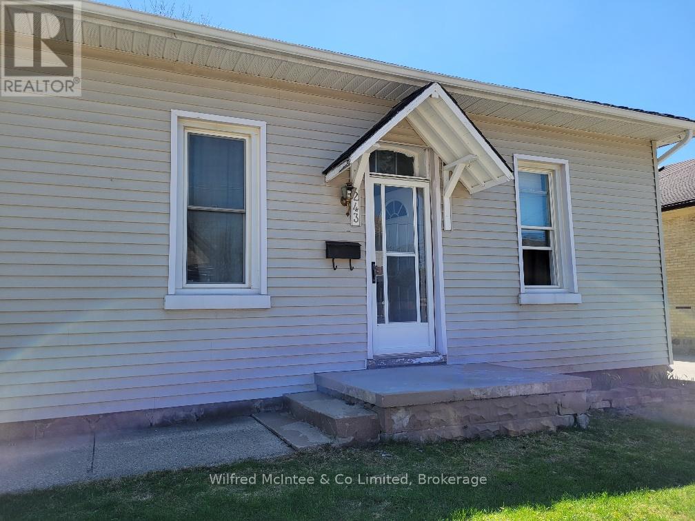 243 13th Street, Hanover, Ontario  N4N 1X1 - Photo 15 - X13063038