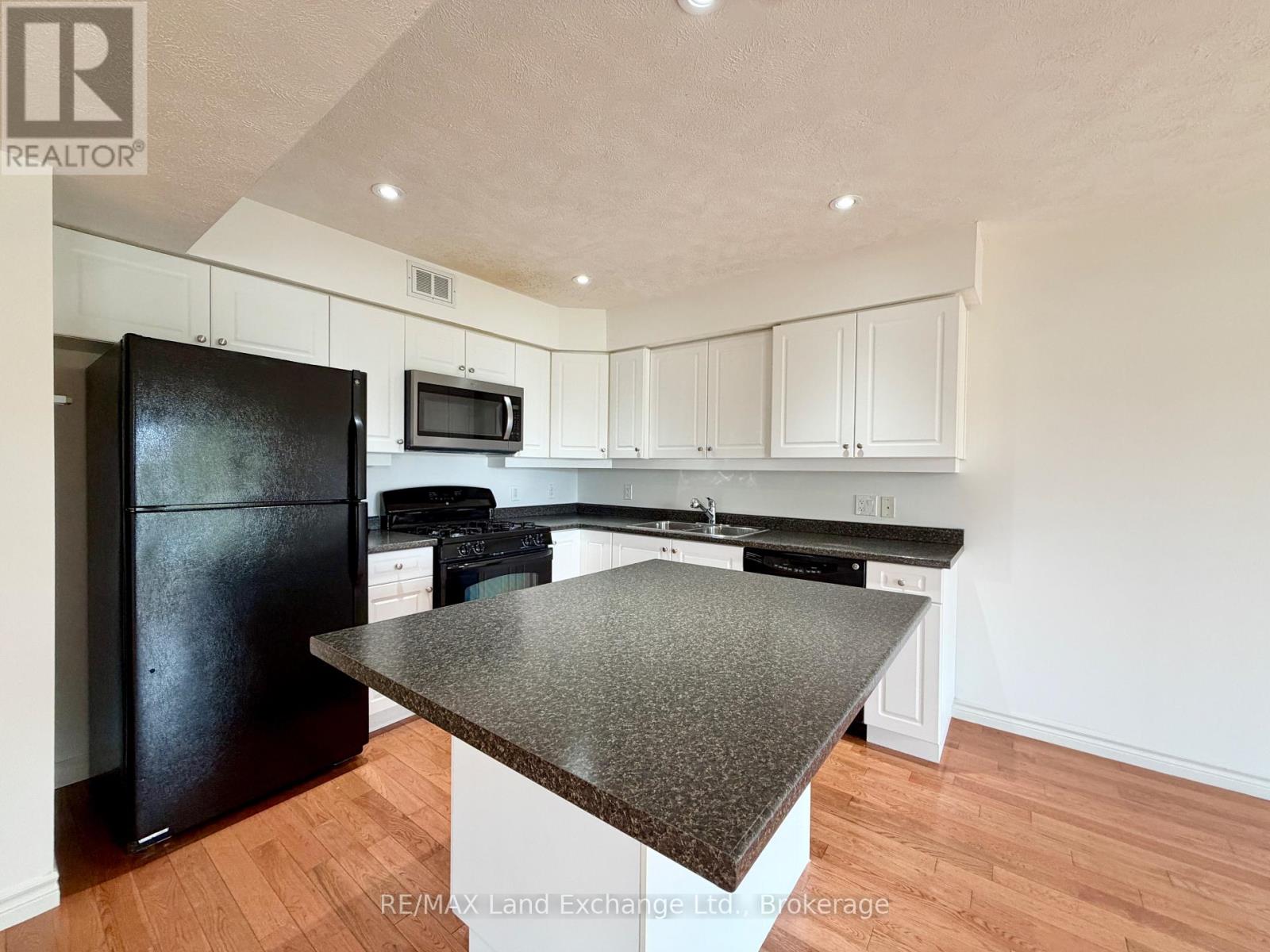 223 Stickel Street, Saugeen Shores, Ontario  N0H 2C1 - Photo 5 - X13063146