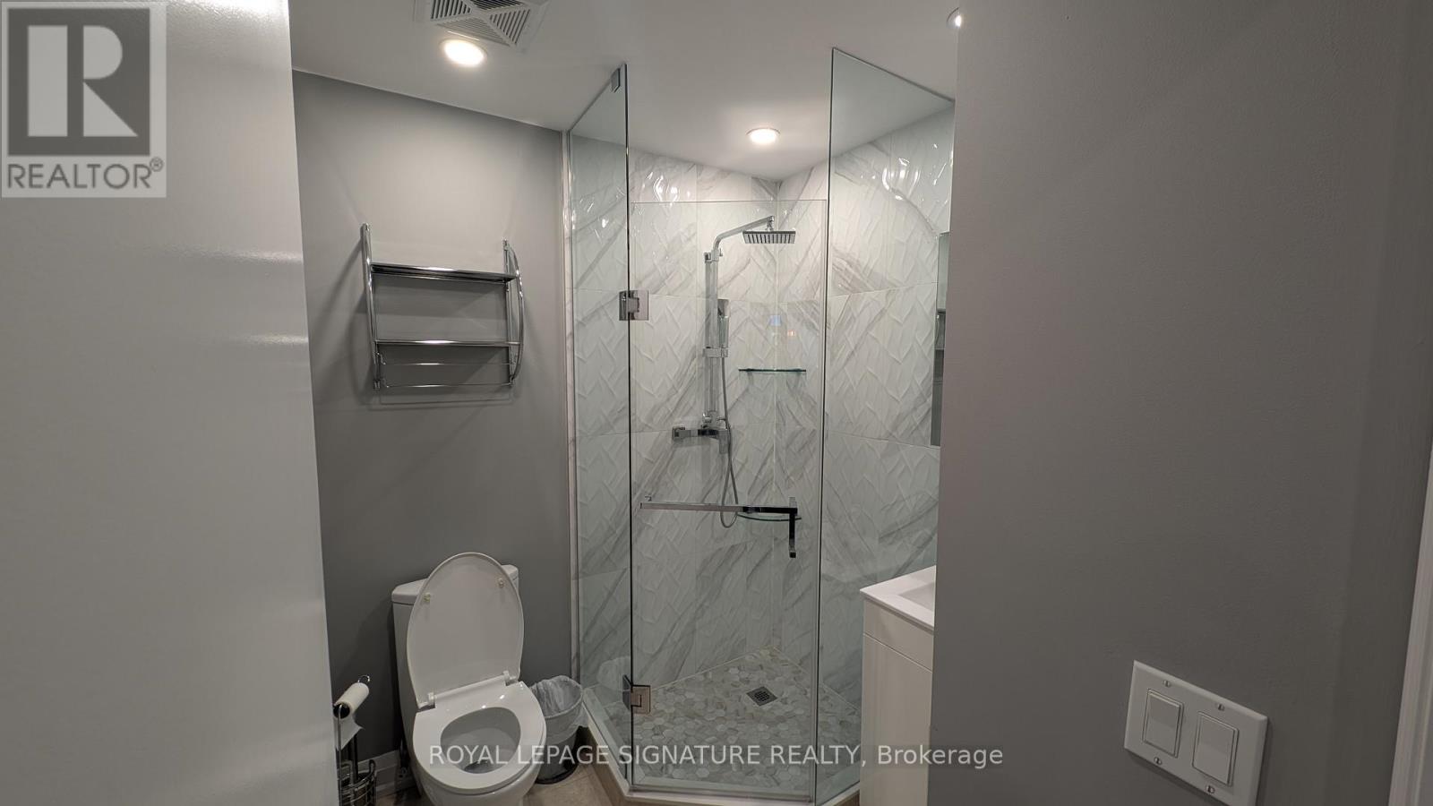 2401 - 16 Yonge Street, Toronto, Ontario  M5E 2A1 - Photo 11 - C13063126