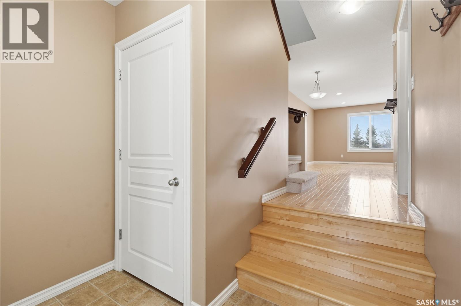 375 Pickard Way N, Regina, Saskatchewan  S4R 1A9 - Photo 3 - SK034339