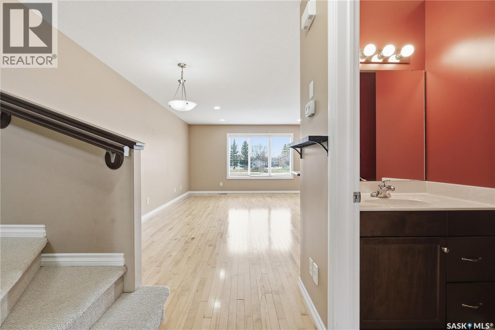 375 Pickard Way N, Regina, Saskatchewan  S4R 1A9 - Photo 4 - SK034339