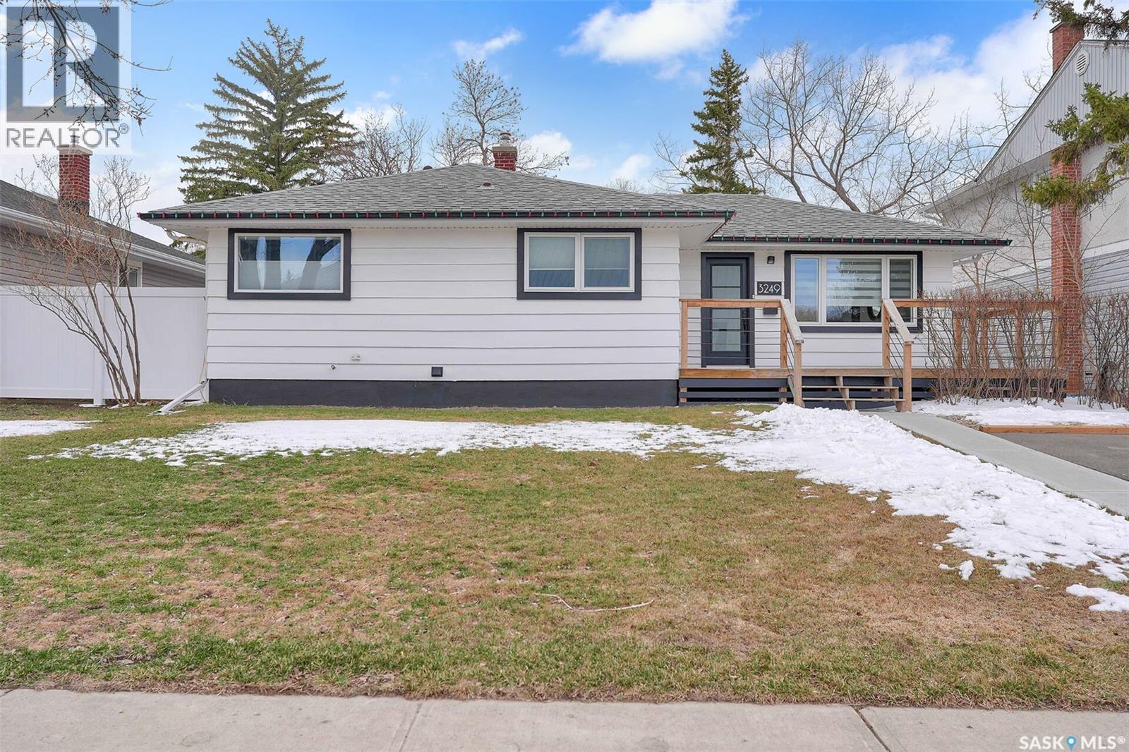 3249 Montague Street, Regina, Saskatchewan  S4S 1Z8 - Photo 2 - SK034261