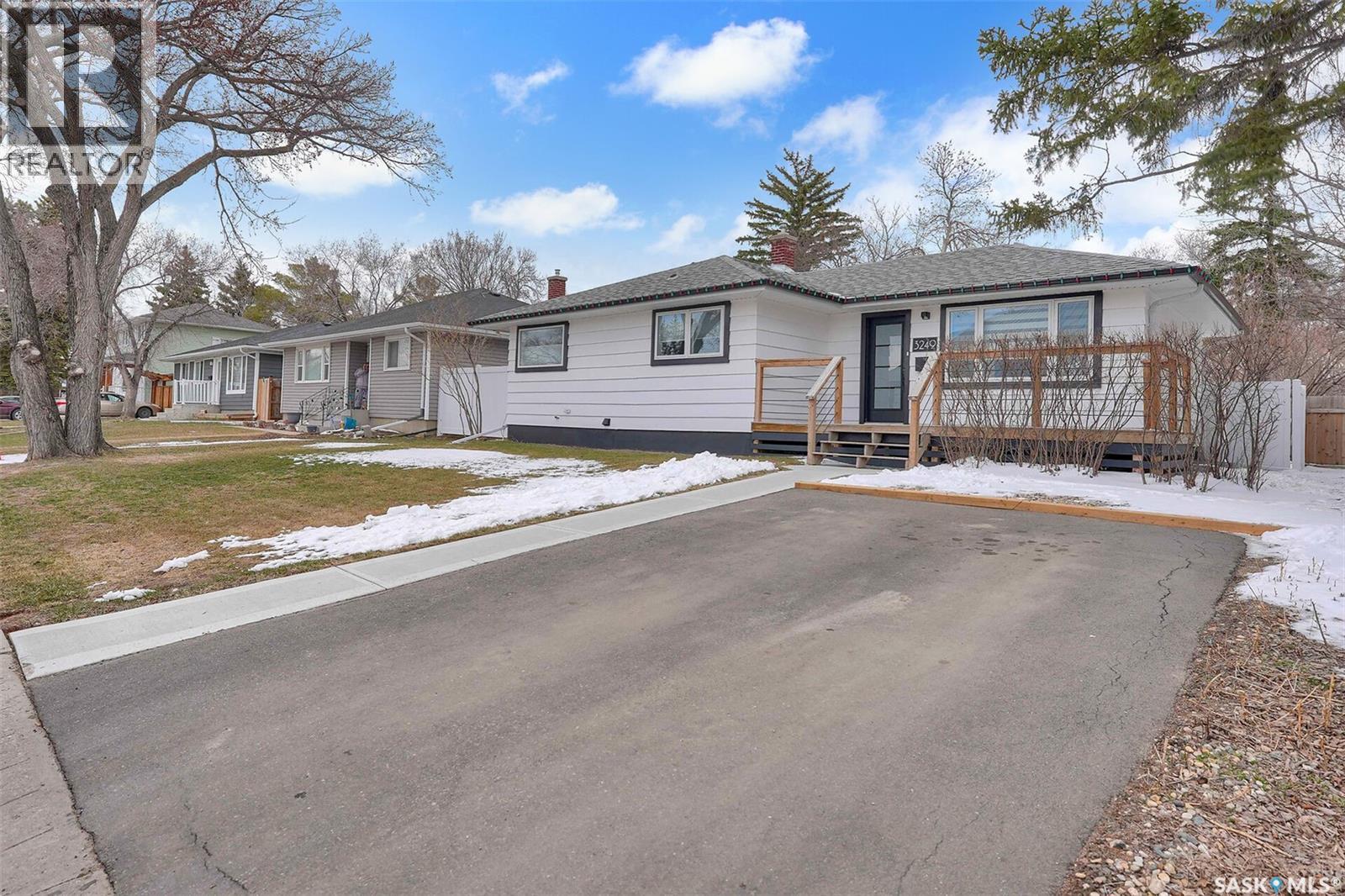 3249 Montague Street, Regina, Saskatchewan  S4S 1Z8 - Photo 3 - SK034261