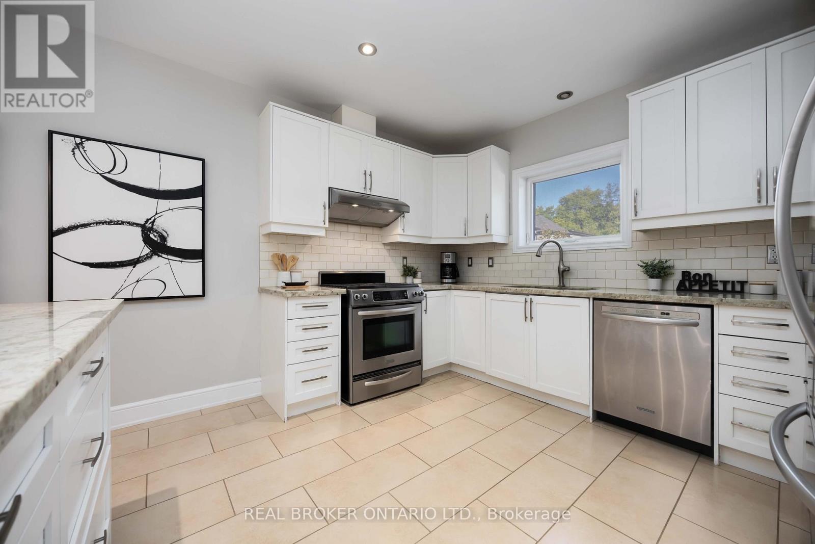 122 Cedarcrest Boulevard, Toronto, Ontario  M4B 2P3 - Photo 10 - E13063160