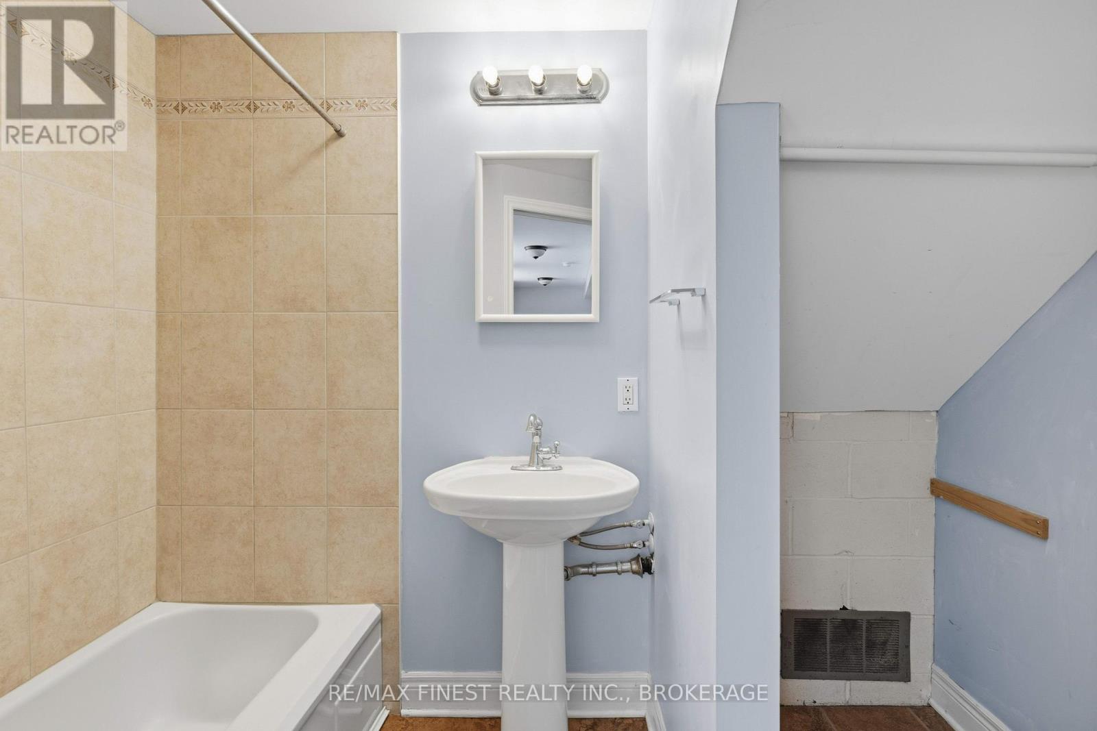 337 Avenue Road, Kingston, Ontario  K7M 1C8 - Photo 32 - X12748074