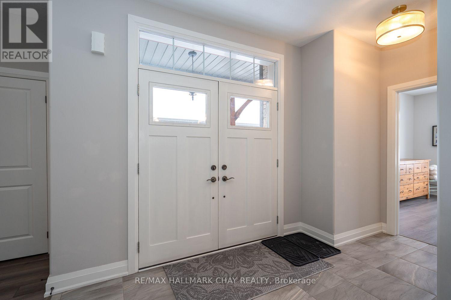 54 Landscape Drive, Oro-Medonte, Ontario  L0L 2L0 - Photo 9 - S12817826