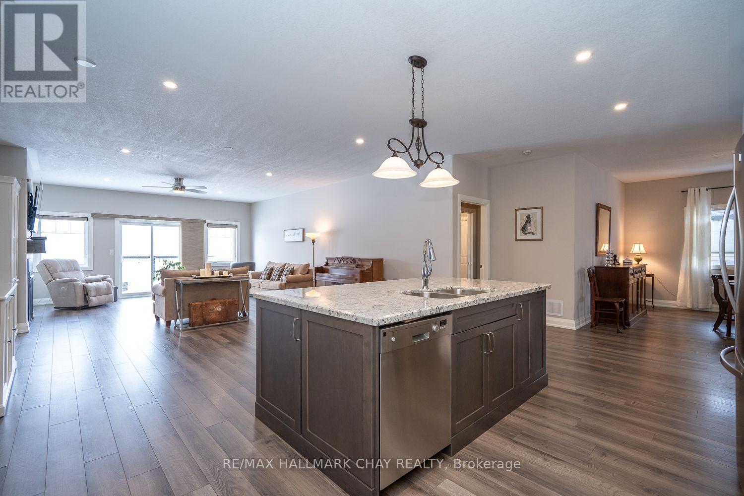 54 Landscape Drive, Oro-Medonte, Ontario  L0L 2L0 - Photo 14 - S12817826