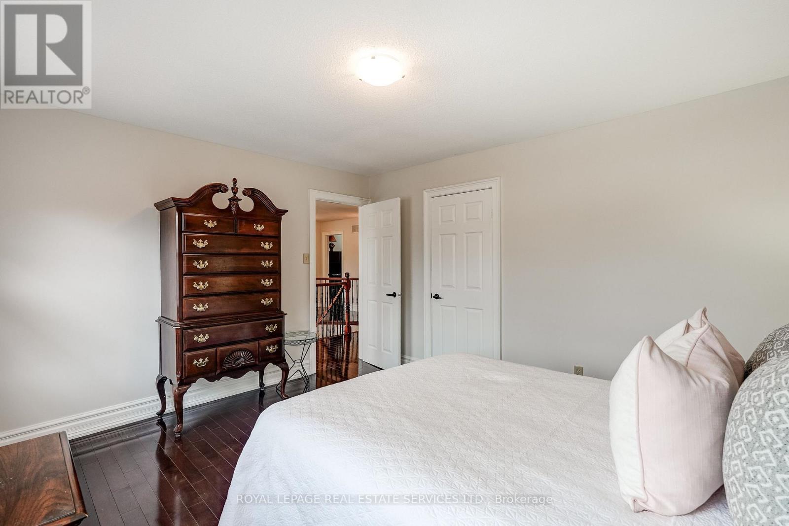 9 Morrison Creek Crescent, Oakville, Ontario  L6H 4C2 - Photo 21 - W12985370