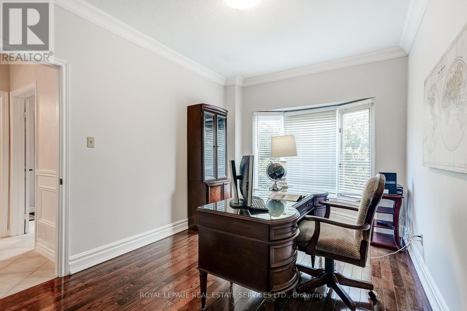 9 Morrison Creek Crescent, Oakville, Ontario  L6H 4C2 - Photo 16 - W12985370