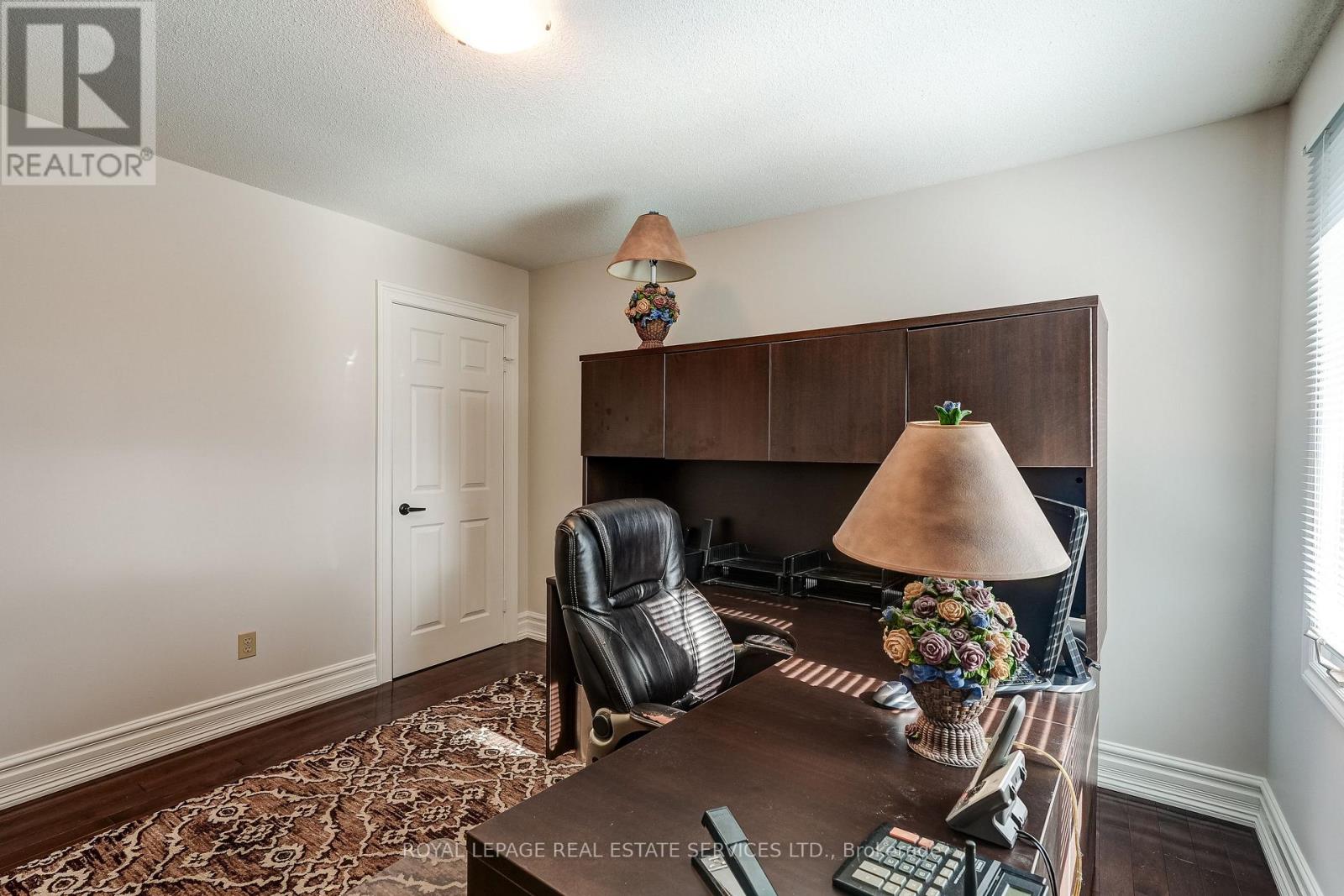 9 Morrison Creek Crescent, Oakville, Ontario  L6H 4C2 - Photo 31 - W12985370