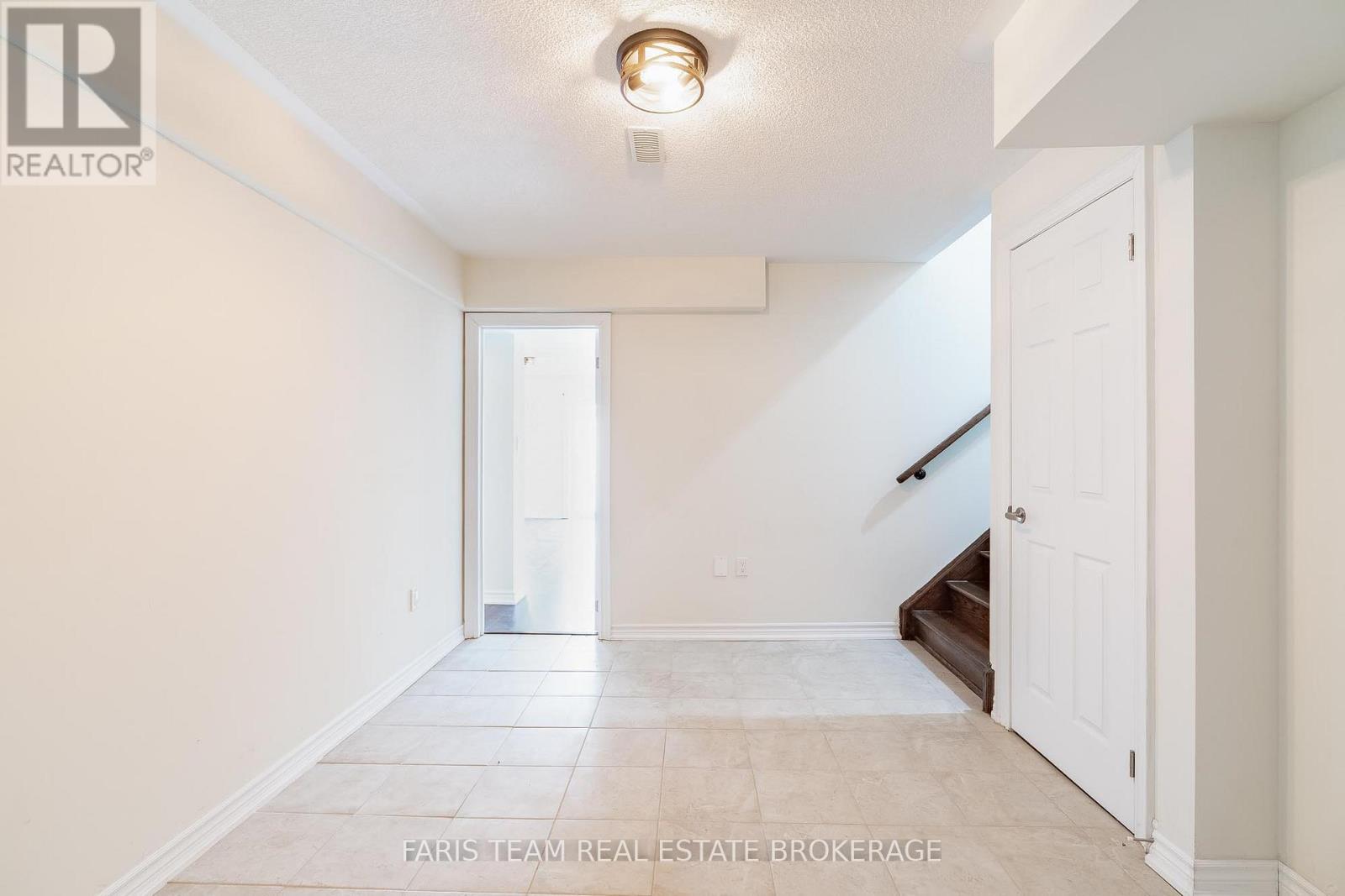 33 Pearl Street, Wasaga Beach, Ontario  L9Z 0G9 - Photo 34 - S13063124