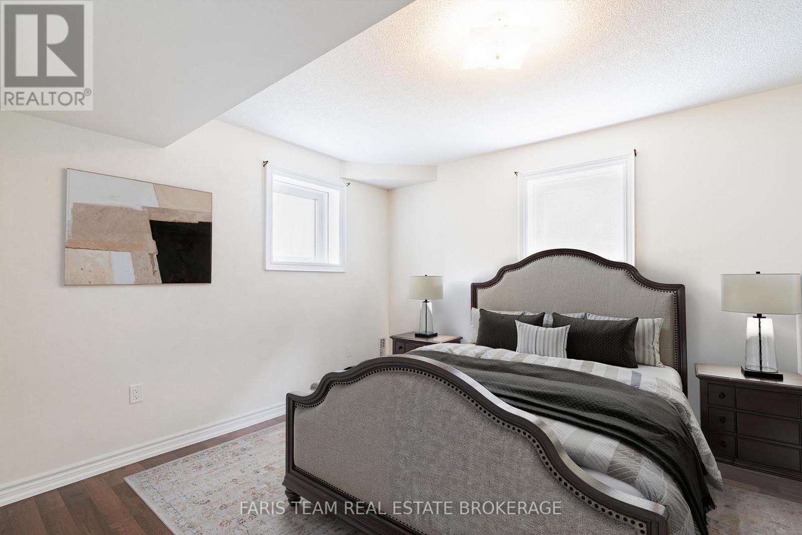33 Pearl Street, Wasaga Beach, Ontario  L9Z 0G9 - Photo 38 - S13063124