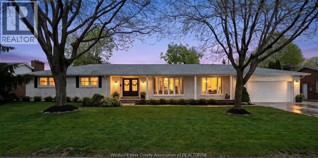 2466 CURRY AVENUE, Windsor, Ontario