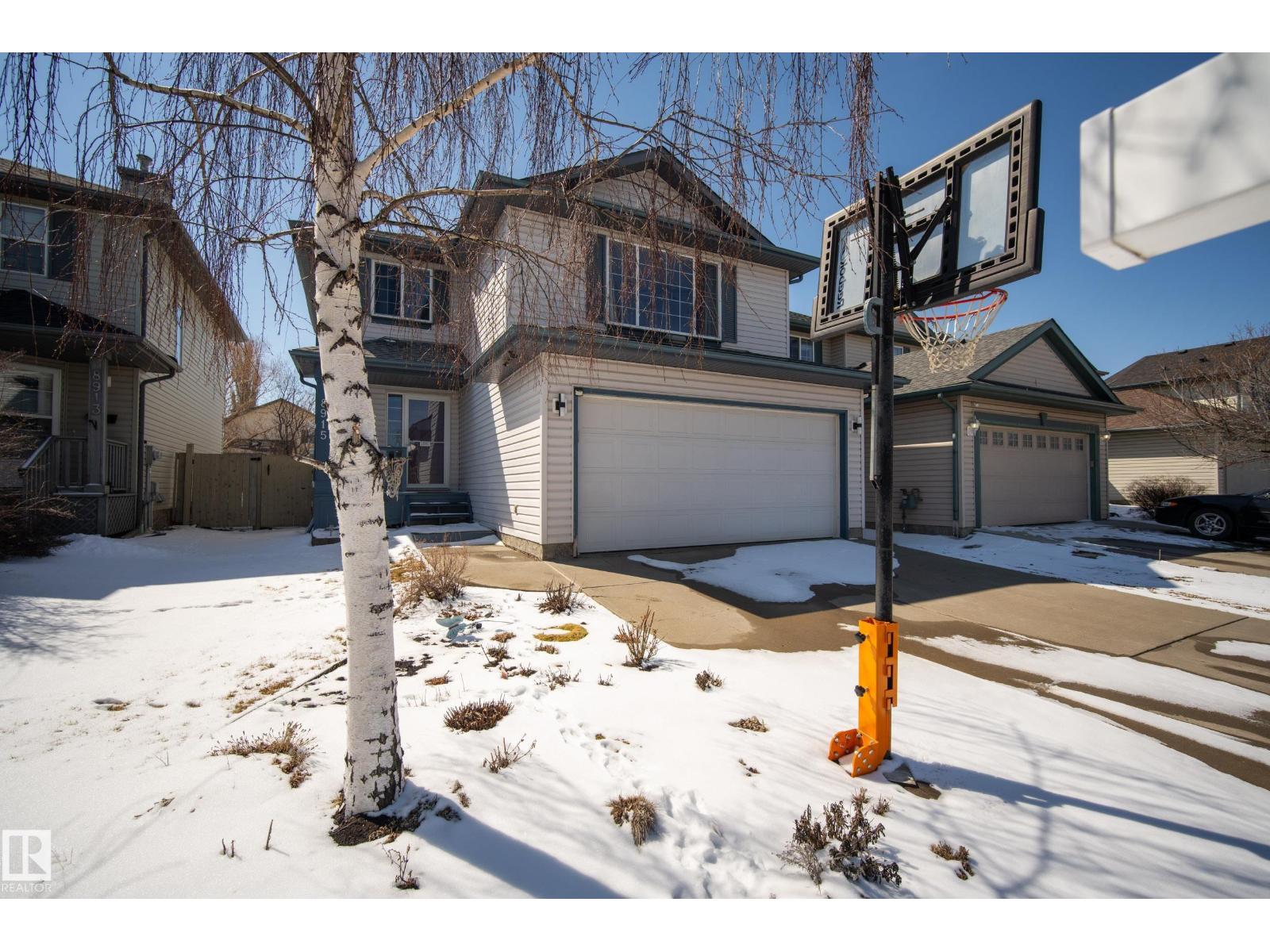 8915 7 Av Sw, Edmonton, Alberta  T6X 1B7 - Photo 2 - E4484855