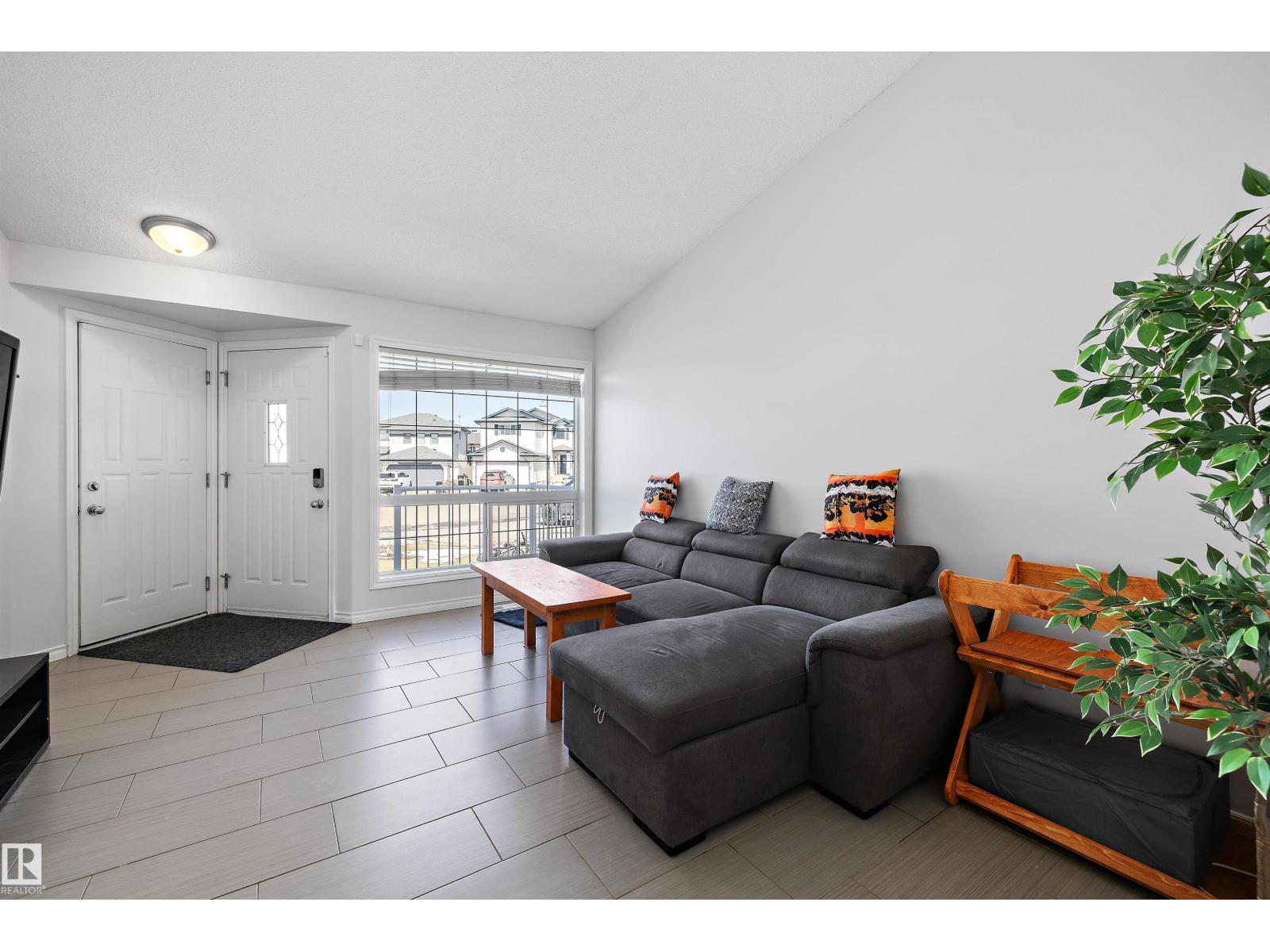1811 37 Av Nw, Edmonton, Alberta  T6T 1S6 - Photo 4 - E4484867