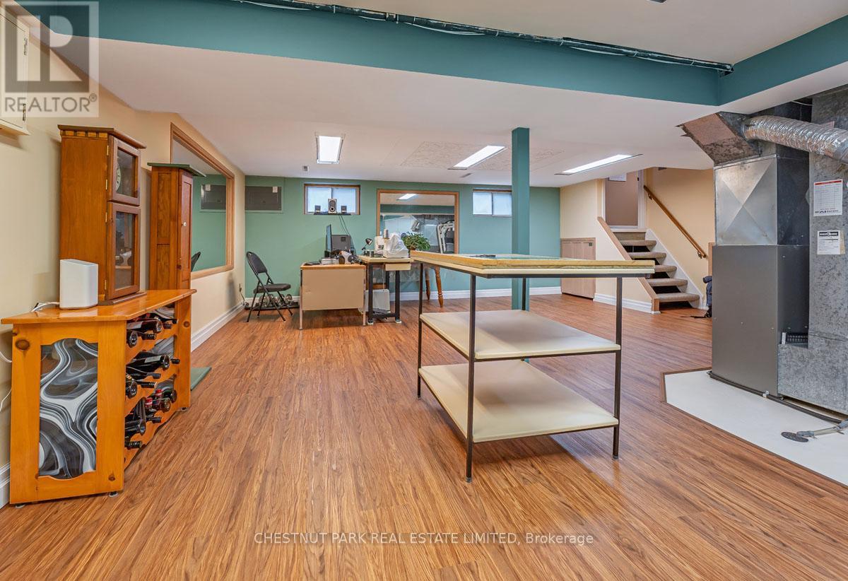 16 Vanderbrent Crescent, Toronto, Ontario  M9R 3W8 - Photo 18 - W13063092