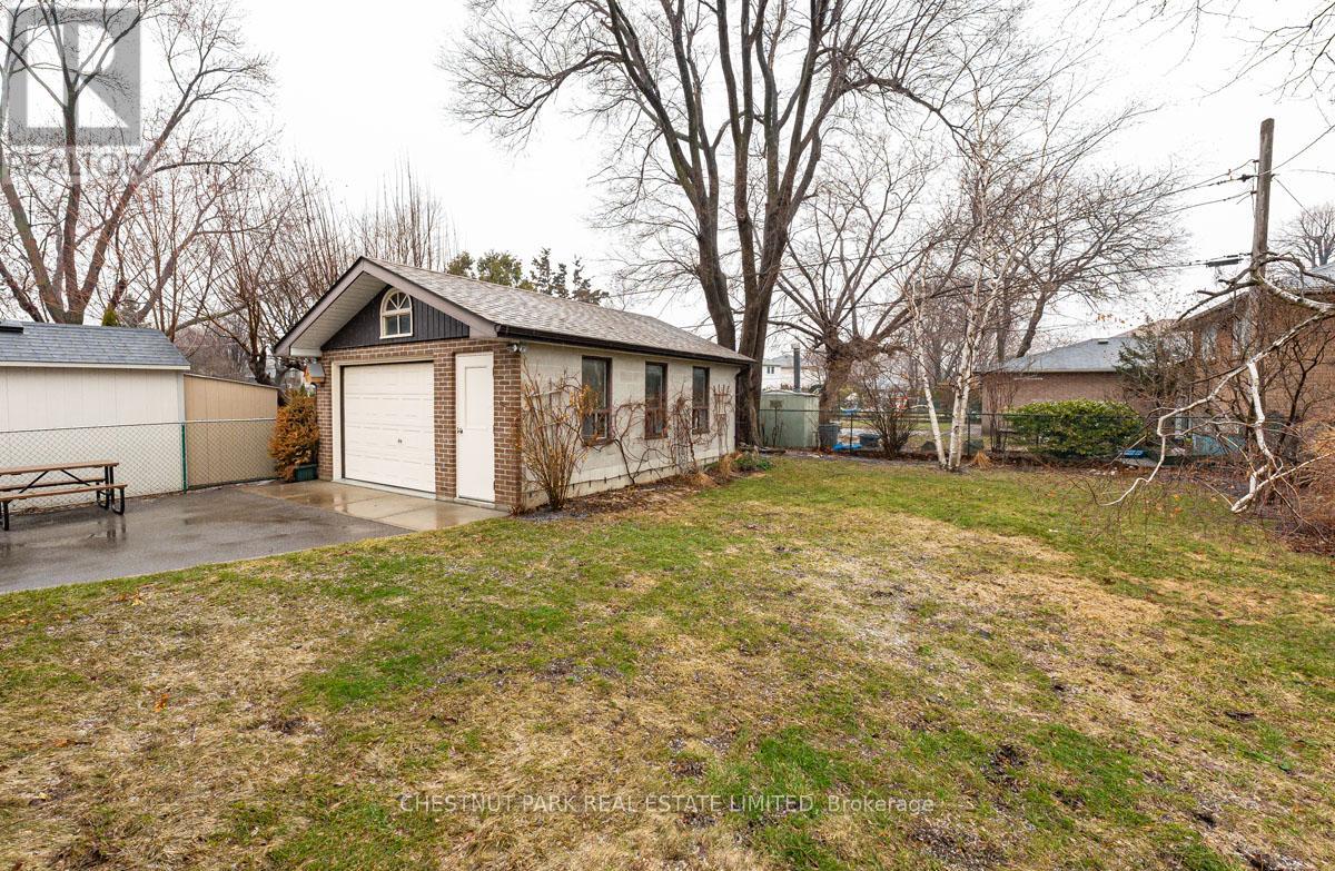 16 Vanderbrent Crescent, Toronto, Ontario  M9R 3W8 - Photo 21 - W13063092