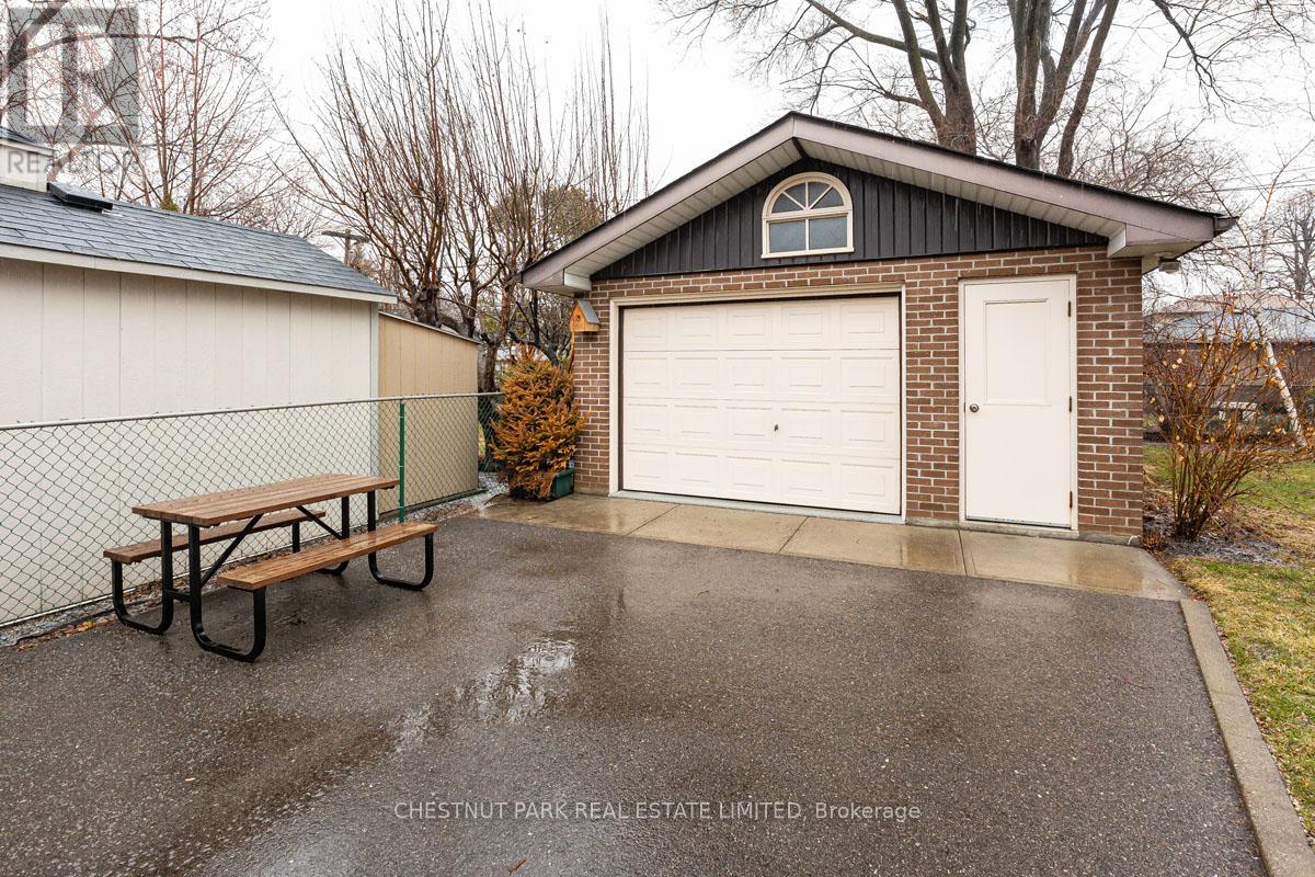 16 Vanderbrent Crescent, Toronto, Ontario  M9R 3W8 - Photo 24 - W13063092